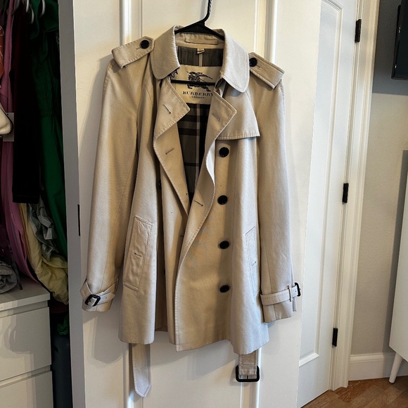 Burberry Jackets & Blazers - Burberry Coat - Size 4